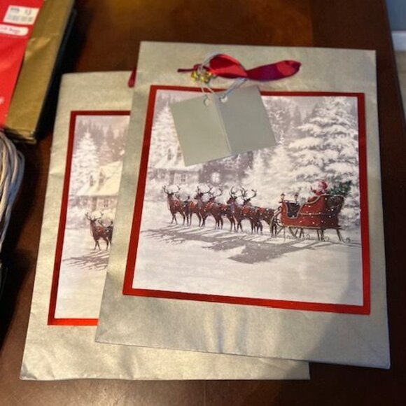 Holiday Gift Bags & Boxes Set With Santa Design & Festive Colors 52 pieces - Picture 2 of 12